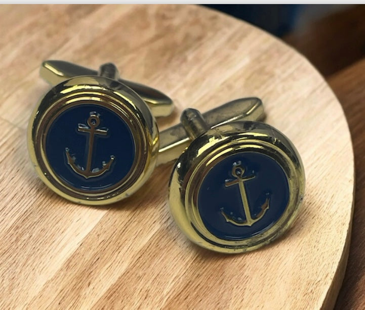 Cufflinks with anchor motif in gold color